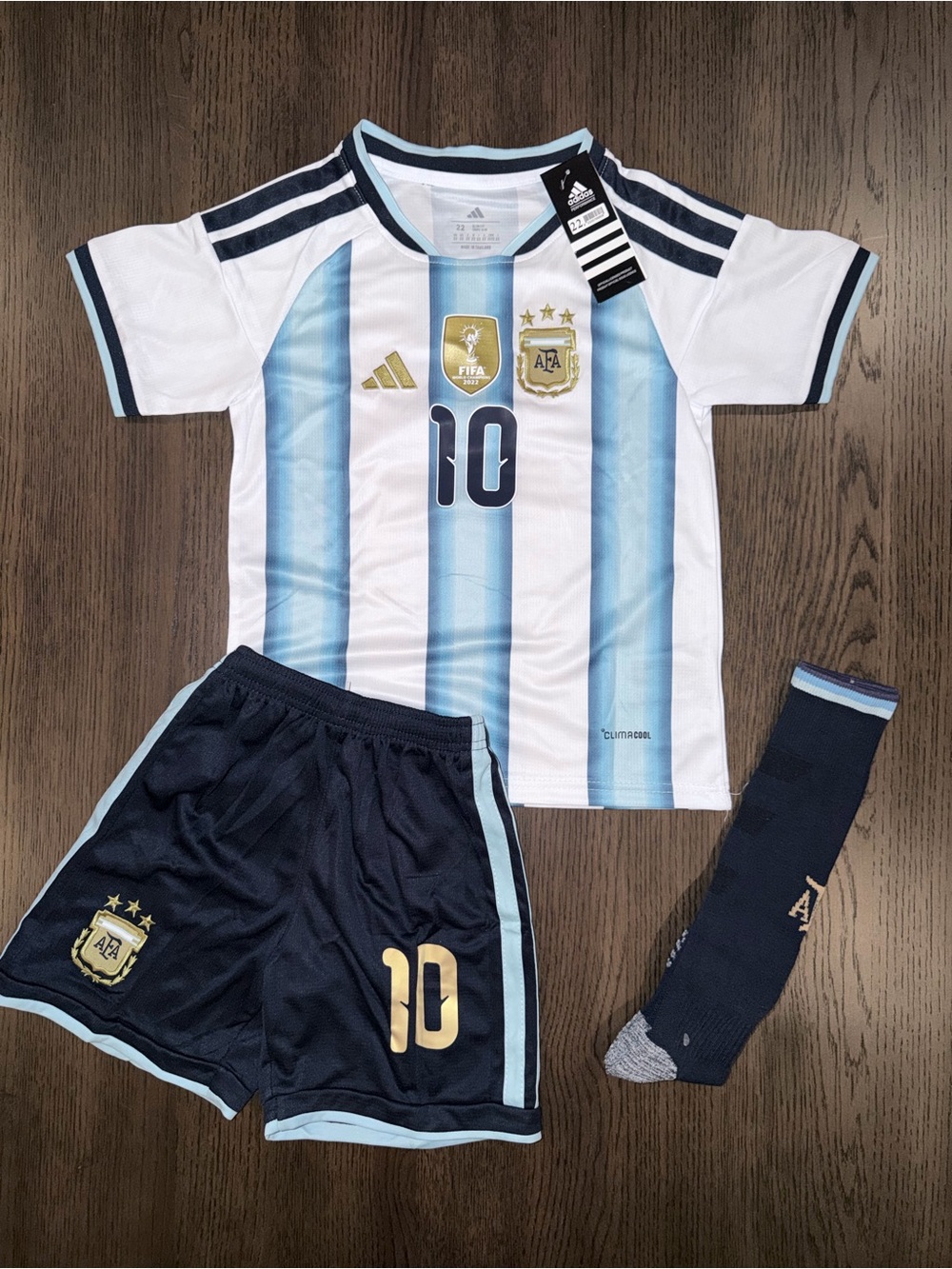 NWT MESSI adidas Kids Argentina Soccer Kit in White, Light Blue & Navy - Size 22